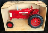 FARMALL 350 WIDE FRONT TRACTOR