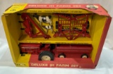 ERTL - DELUXE IH FARM SET