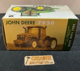 JOHN DEERE 7920 - 2004 FARM SHOW TRACTOR