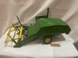 JOHN DEERE PULL TYPE AUGER COMBINE