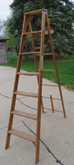 8 Foot Wooden Step Ladder