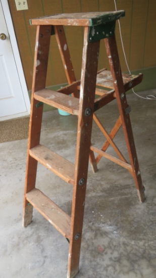4 Foot Wooden Step Ladder