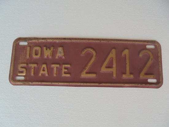 OLD ALL METAL LICENSE PLATE "IOWA STATE"0R LICENSE PLATE TOPPER
