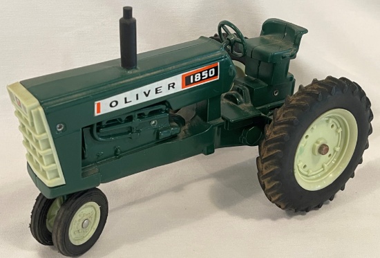 OLIVER 1850 TRACTOR - NARROW FRONT