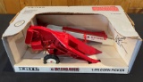 McCORMICK INTERNATIONAL HARVESTER 1 ROW PICKER