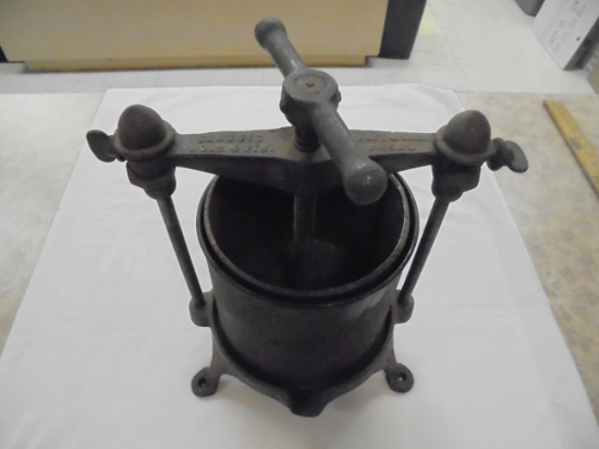 OLD CAST IRON FRUIT AND LARD PRESS-4 QUART SIZE