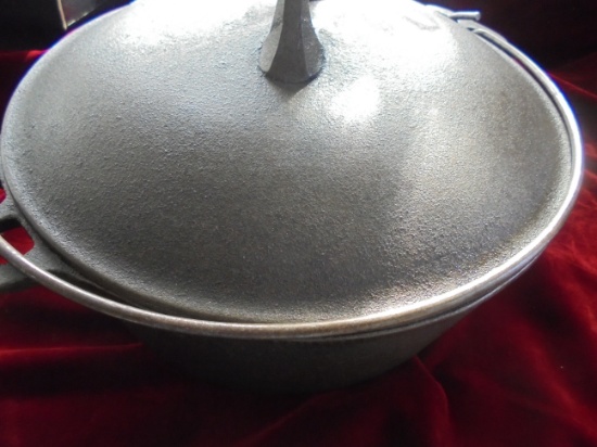 NEWER WAGNER 5 QUART DUTCH OVEN WITH LID