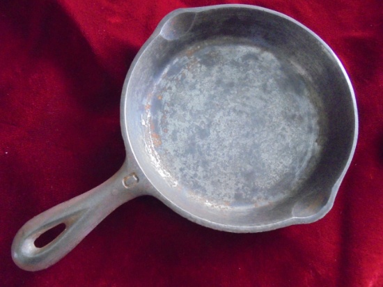 OLD & SMALL GRISWOLD NUMBER "O" FRY PAN