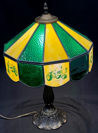 JOHN DEERE LEADED GLASS TABLE LAMP -- WITH 6 TRACTORS