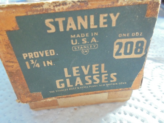 OLD STANLEY TOOL BOX WITH 4 GLASS LEVEL TUBES-SWEETHEARTH LOGO