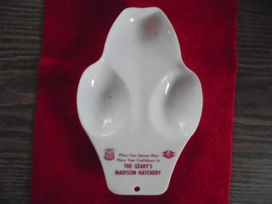 OLD HARD PLASTIC SPOON HOLDER WITH ADVERTISING "PURINA CHOW"