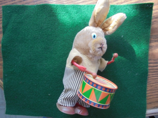 VINTAGE TOY "DRUMMER BUNNY" WIND-UP WITH ACTION-WORKS