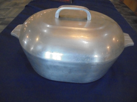 OLD "MAGNALITE" WAGNERWARE ROASTER AND LID