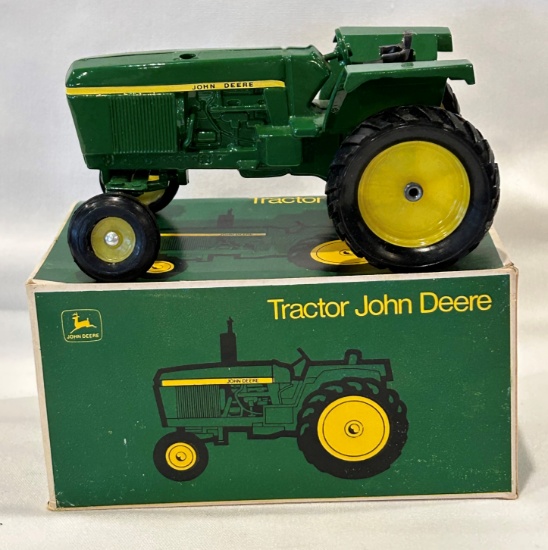 TRACTOR JOHN DEERE - OPEN STATION TRACTOR WITH BOX - INDUSTRIA ARGENTINA