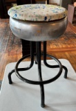 SWIVEL TOP BAR/SHOP STOOL