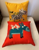 (2) DECORATIVE PILLOWS - LOOK NEW