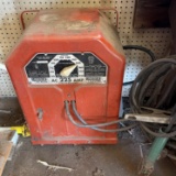 LINCOLN 225 AMP ARC WELDER