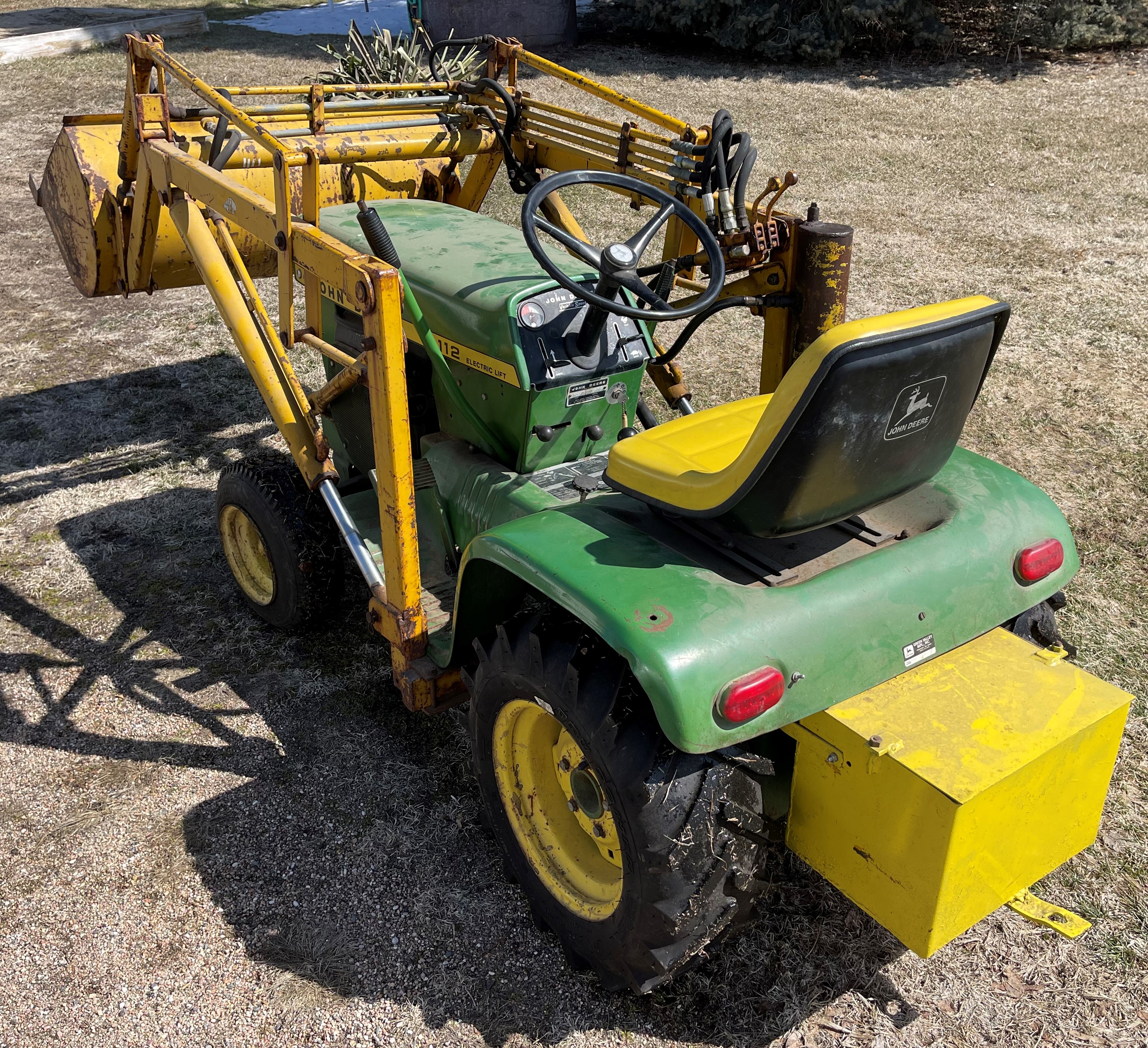 John Deere 112 Electric Lift JOHN DEERE 112 Lawn Tractor W 38 Inch
