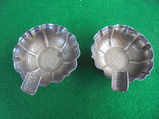 PAIR OF VINTAGE SILVER ASH TRAYS WITH SILVER COLUMBIAN COIN IN BOTTOM