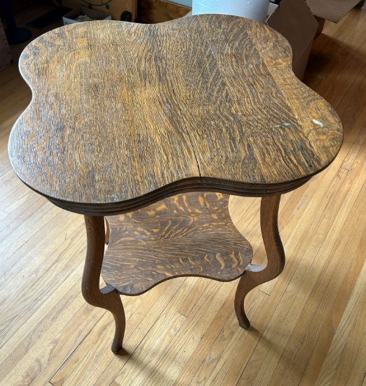 WOODEN ANTIQUE PARLOR TABLE