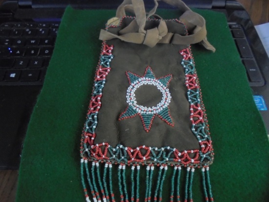 CONTEMPORARY BEADED BAG WITH NATIVE AMERICAN DETAILS