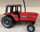 INTERNATIONAL 5088 TRACTOR - 1/16 SCALE