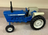 FORD 4600 TRACTOR - 1/16 SCALE
