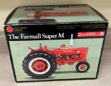 FARMALL SUPER M TRACTOR - ERTL PRESCISION SERIES
