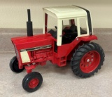 INTERNATIONAL 1586 TRACTOR - 1/16 SCALE