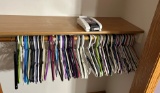 ASSORTMENT OF PLASTIC CLOTHING HANGERS