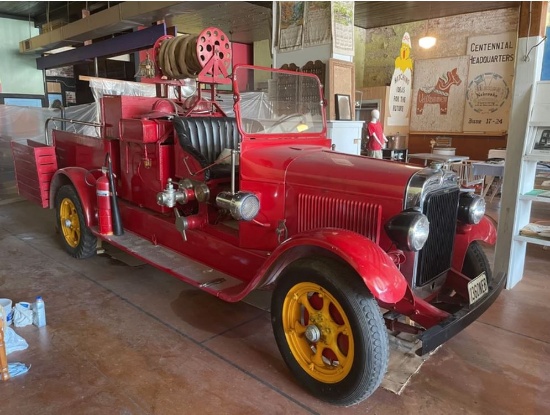 Dwight Bloomquist - Antiques, Vehicles, & Tractors