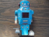 TOY ROBOT WIND UP-MADE IN CHINA