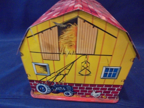 VINTAGE "MARX" TIN LITHOGRAPH TOY BARN WITH SOME ANIMALS & FENCE