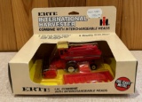 ERTL - IH COMBINE WITH HEADS - 1/64 SCALE