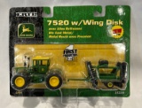 JD 7520 TRACTOR WITH WING DISK - ERTL 1/64