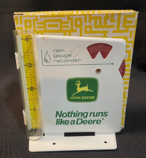 JOHN DEERE - NOTHING RUNS LIKE A DEERE - RAIN GAUGE - NOS
