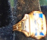 Josten 10K Gold 1953 Class Ring. Having Abraham Lincoln L.P.H.S atop in Gold on Stone.