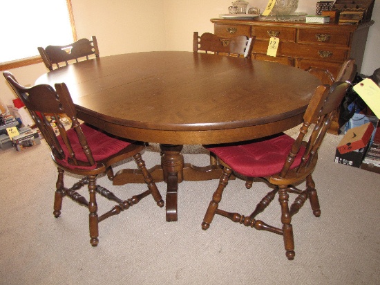 Dinette table w/4 chairs and 2 leaves