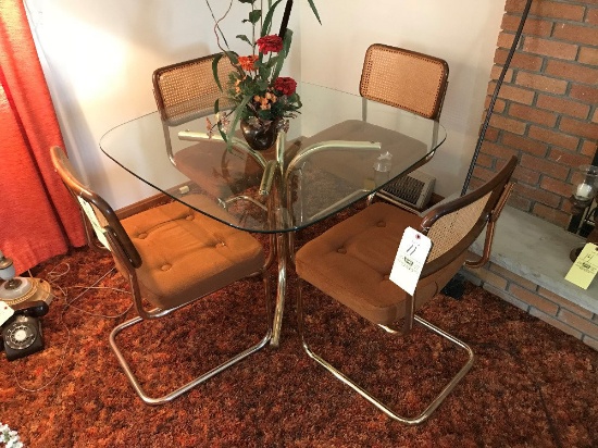Glass Top Pedistal Table With 4 Chairs