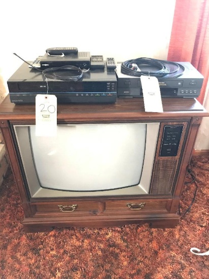 GE Console TV, Toshiba VCR, Magnavox VCR, Digital Converter