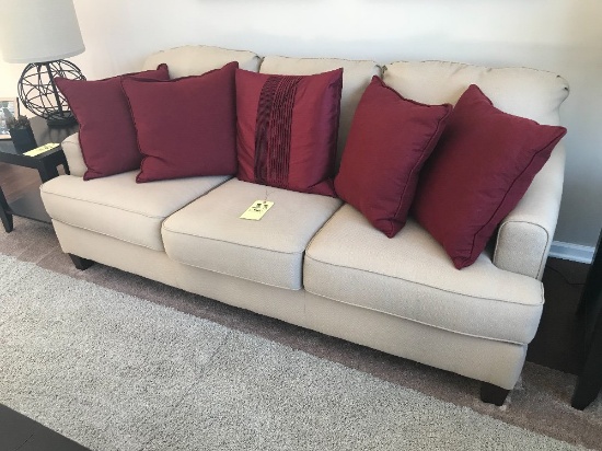 82" 3-cushion sofa w/ accent pillows