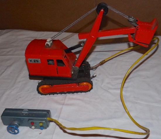 K-25 Dirt Excavating Shovel with Remote Battery Control, Red Color, Excellent Condition