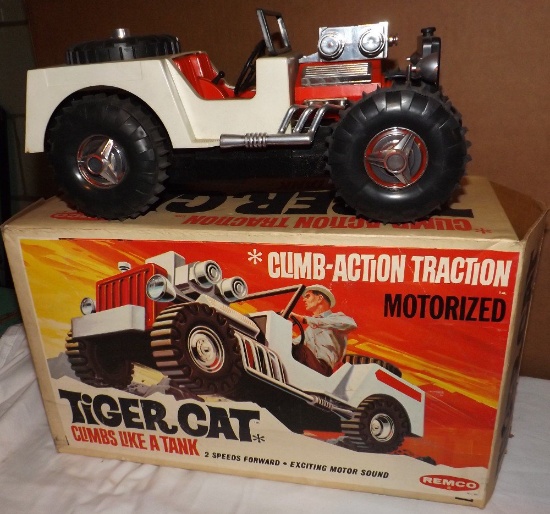 Remco Tiger Cat Jeep, Climb Action Climbs Like a Tank, with Original Box