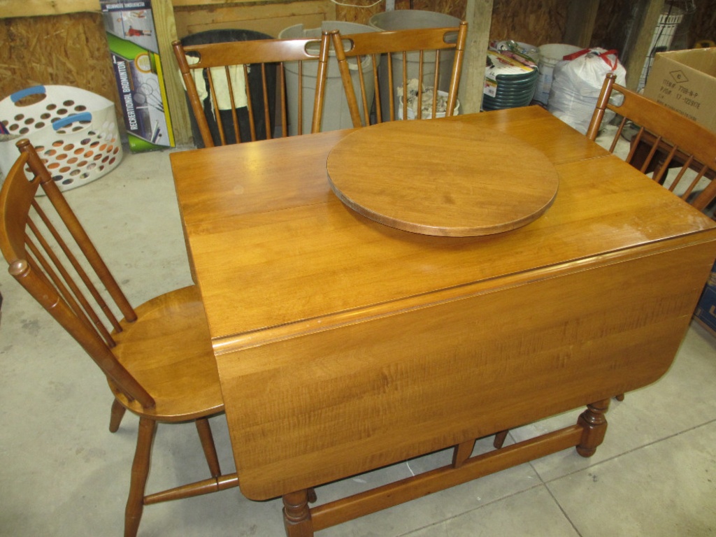 Lot Maple Kitchen Table W 4 Chairs Proxibid Auctions