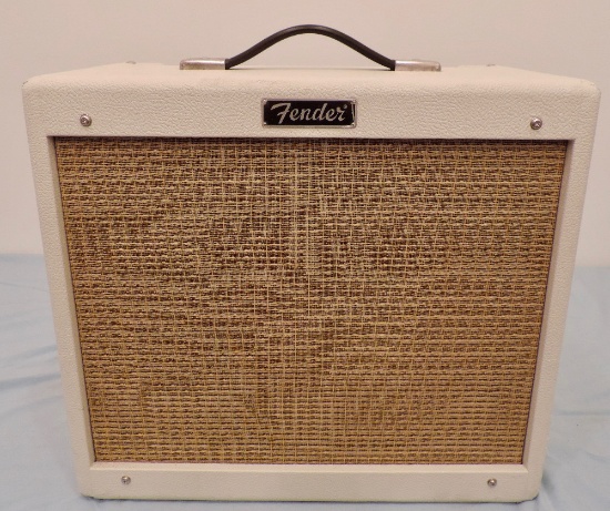 Fender Blues Jr. Limited Edition" White Tolex and Wheat grill cloth - Mexican production - version