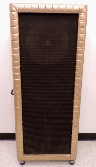 Kustom 2 x 15" Speakers   15" Horn cab. Gold Tuck and Roll.