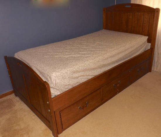Lexington Oak Single Bed With Three-Drawer Storage Bottom