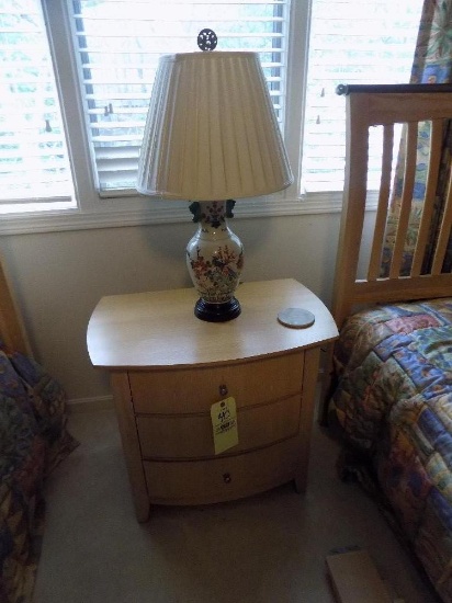 Thomasville nightstand with bedroom lamp