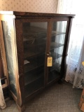 Quarter Sawn Oak Two Door Curio Cabinet * Side Panel Is Cracked*