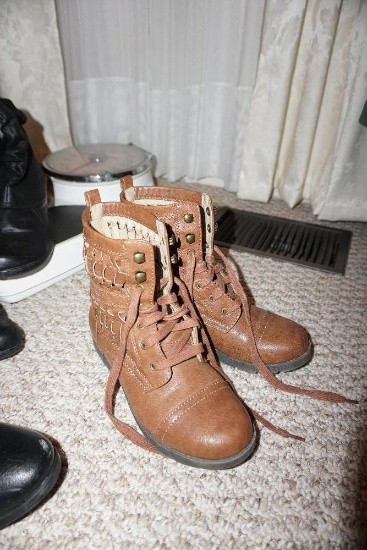 Ladies Shoes & Boots